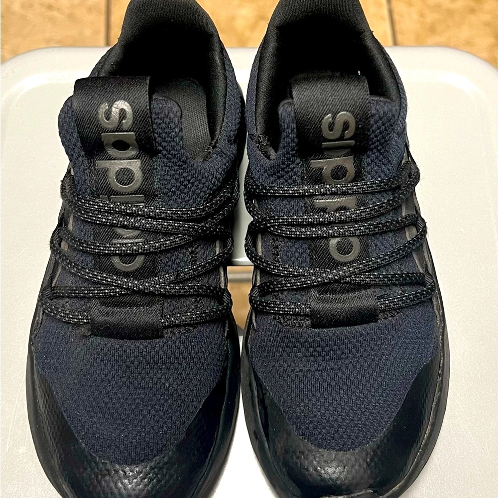 Boys size 2 LITE RACER ADAPT 5.0 slip on shoes.